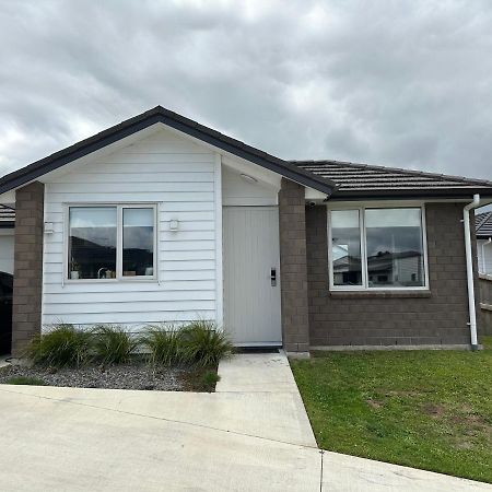Cosy Self Contained 2 Bedroom Townhouse Hamilton Exterior photo